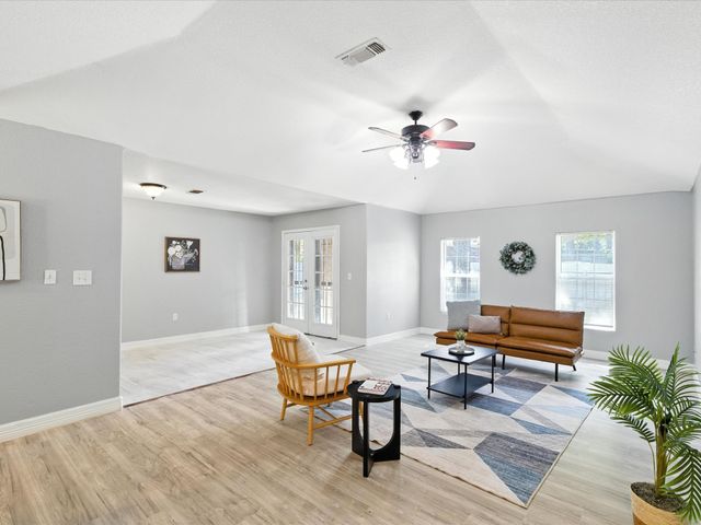 5720 Frisco Avenue, Forest Hill, TX 76119