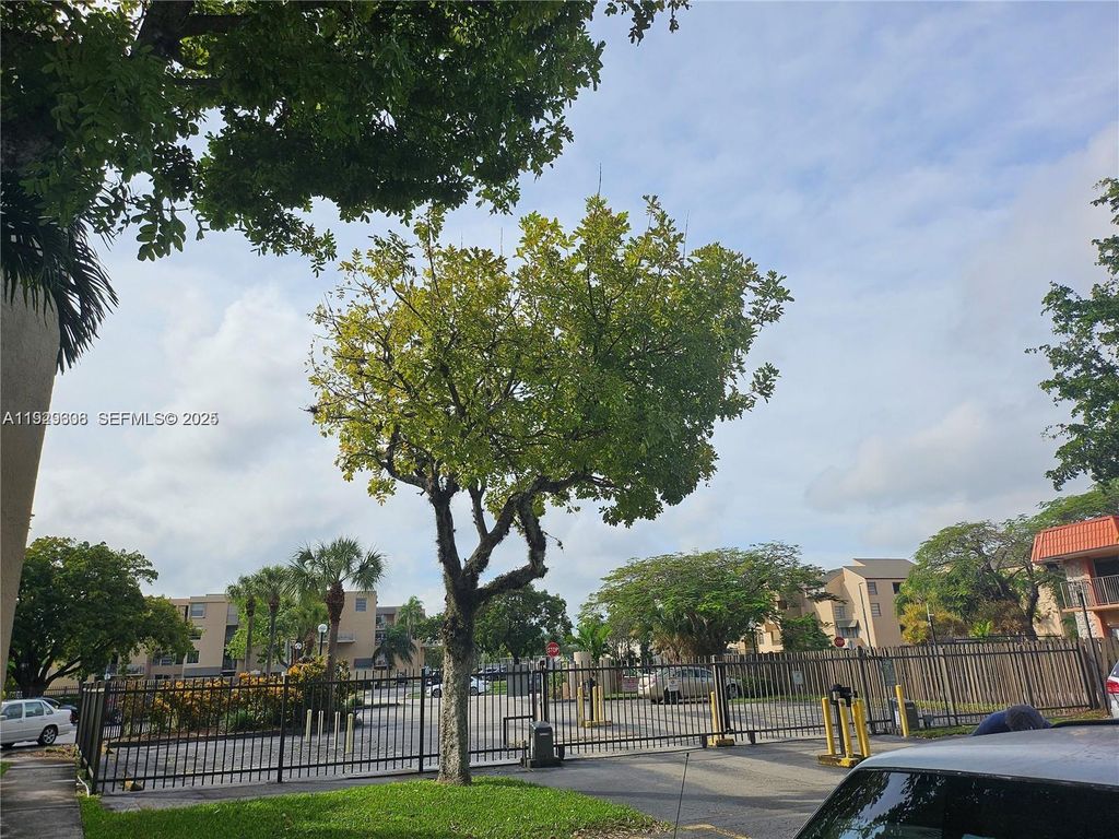 10641 SW 108th Ave 1H, Miami, FL 33176