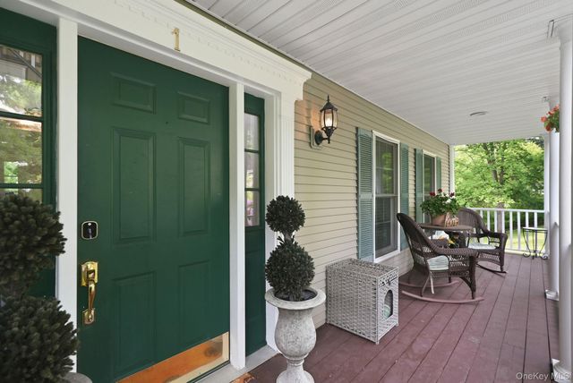 1 Donahue Court, Buchanan, NY 10511