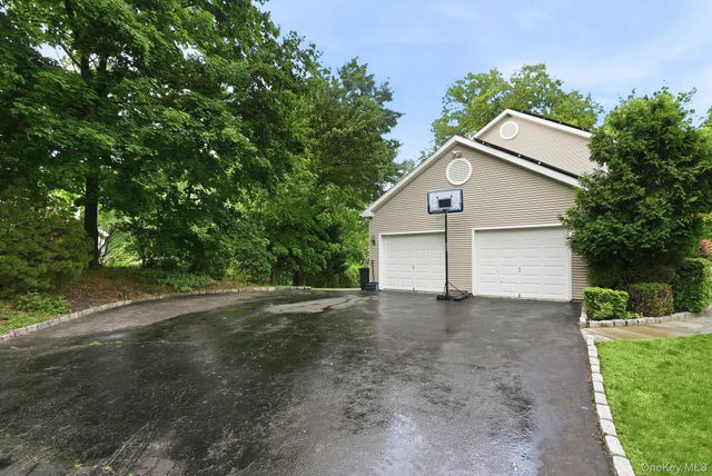 1 Donahue Court, Buchanan, NY 10511