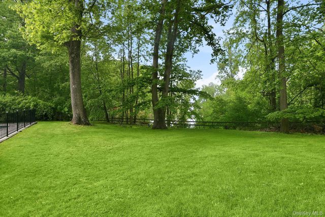 1 Donahue Court, Buchanan, NY 10511