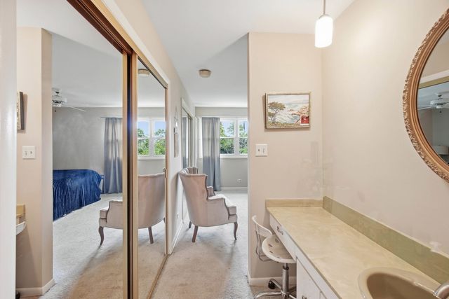 219 W Appletree Lane, Arlington Heights, IL 60004