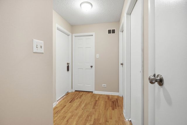 219 W Appletree Lane, Arlington Heights, IL 60004