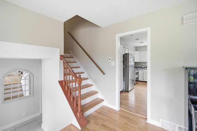 219 W Appletree Lane, Arlington Heights, IL 60004
