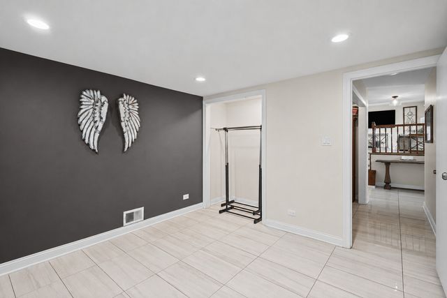 219 W Appletree Lane, Arlington Heights, IL 60004