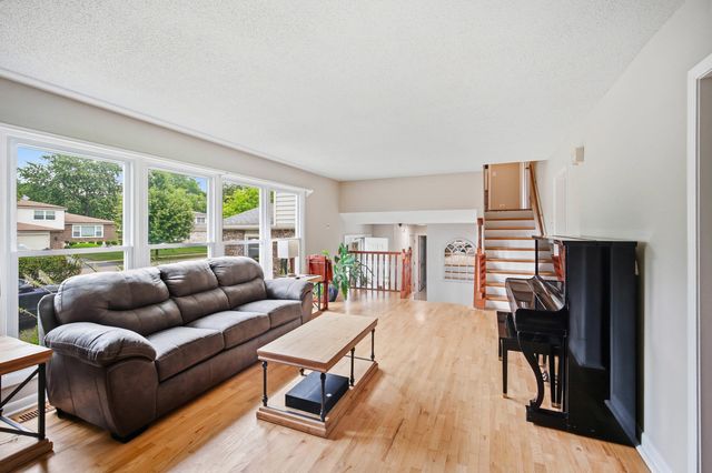 219 W Appletree Lane, Arlington Heights, IL 60004
