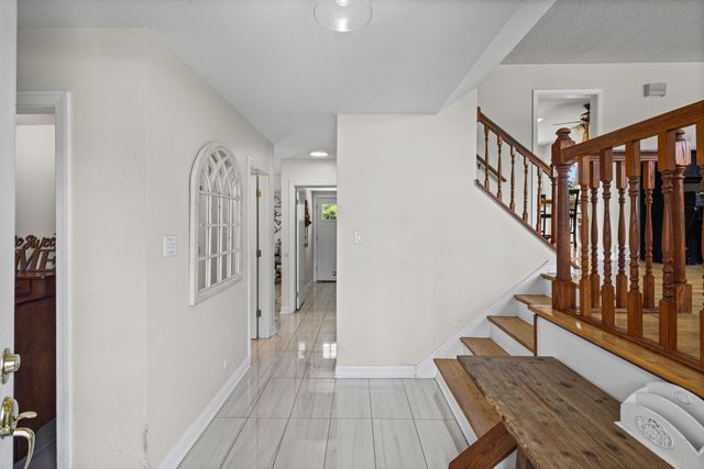 219 W Appletree Lane, Arlington Heights, IL 60004
