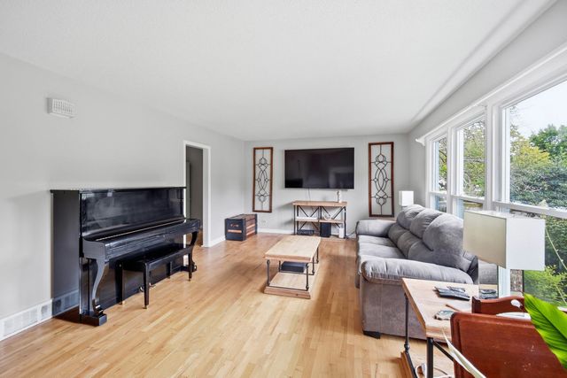 219 W Appletree Lane, Arlington Heights, IL 60004