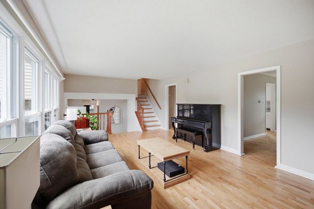 219 W Appletree Lane, Arlington Heights, IL 60004