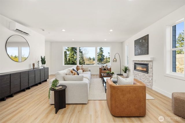 21243 59th Lane W, Mountlake Terrace, WA 98043