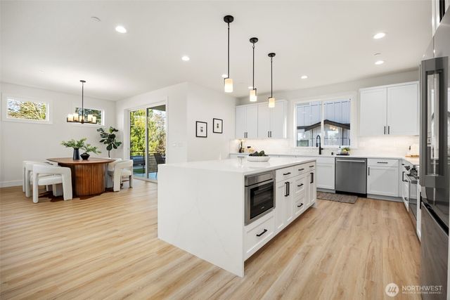 21243 59th Lane W, Mountlake Terrace, WA 98043