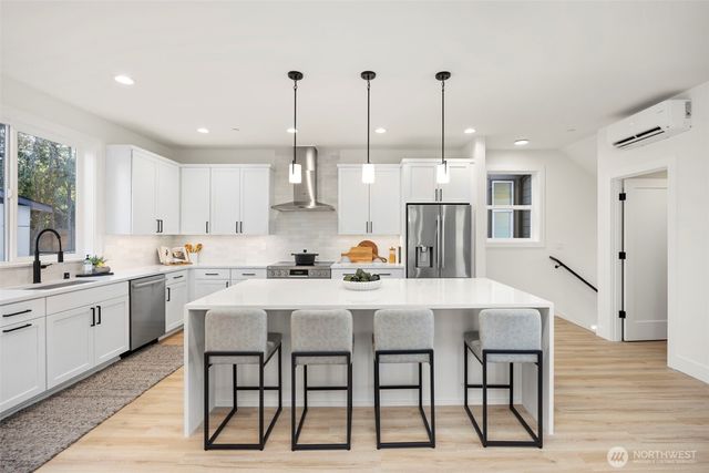 21243 59th Lane W, Mountlake Terrace, WA 98043