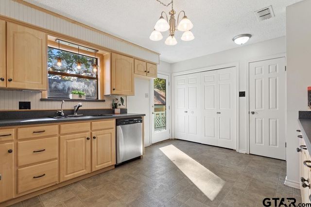 1656 Pineview Lane, Hideaway, TX 75771