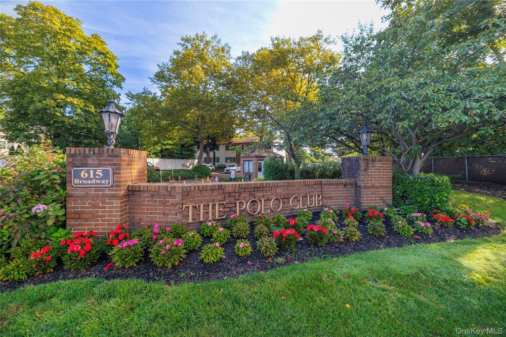 615 Broadway 63, Amityville, NY 11701