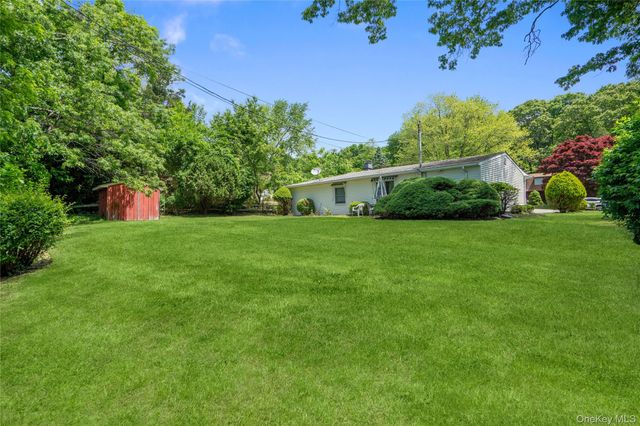 14 Campus Drive, Farmingville, NY 11738