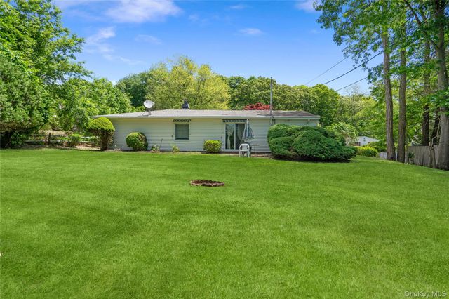 14 Campus Drive, Farmingville, NY 11738