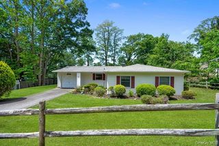 14 Campus Drive, Farmingville, NY 11738