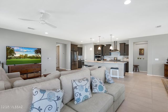 6809 W Cape Royal Place, Marana, AZ 85658