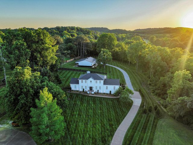 2207 Oakwood Ct, Franklin, TN 37064