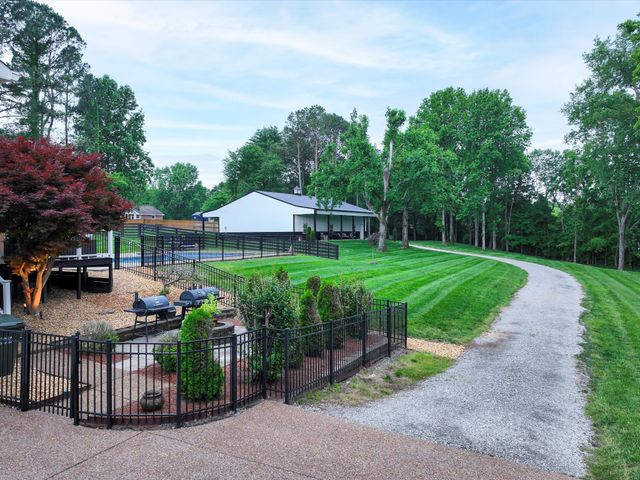 2207 Oakwood Ct, Franklin, TN 37064