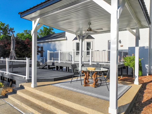 2207 Oakwood Ct, Franklin, TN 37064