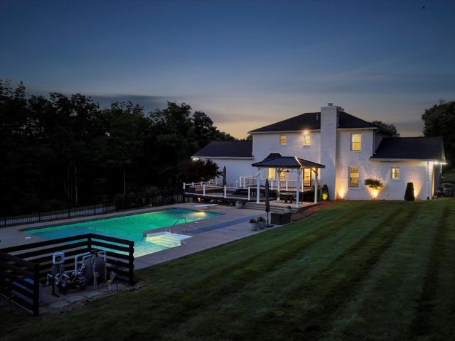 2207 Oakwood Ct, Franklin, TN 37064