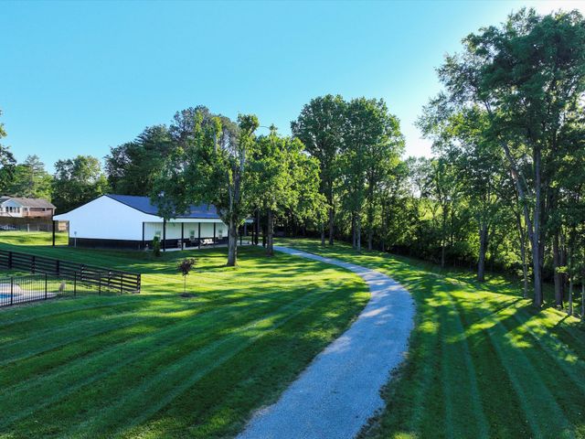 2207 Oakwood Ct, Franklin, TN 37064