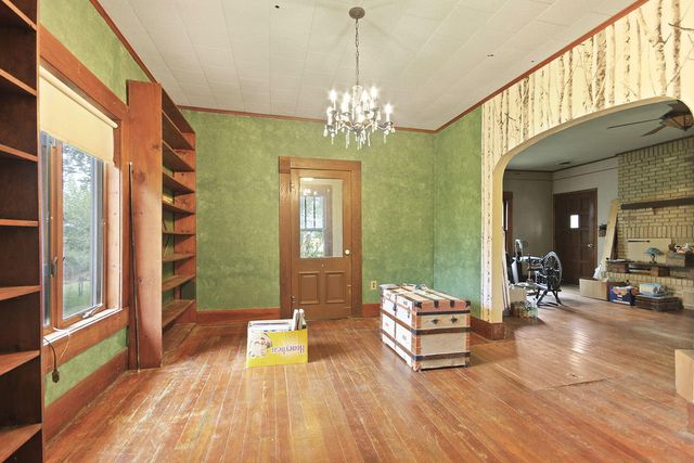 10450 E HWY CC, Centralia, MO 65240