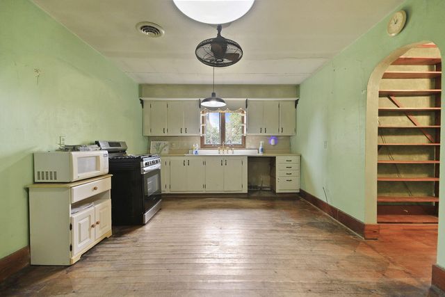 10450 E HWY CC, Centralia, MO 65240