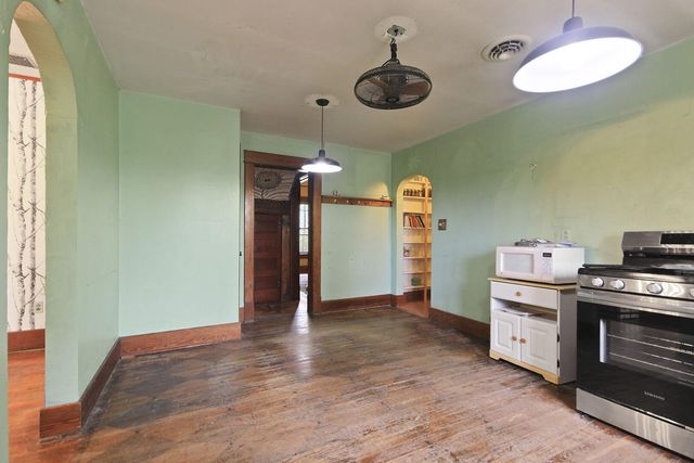 10450 E HWY CC, Centralia, MO 65240