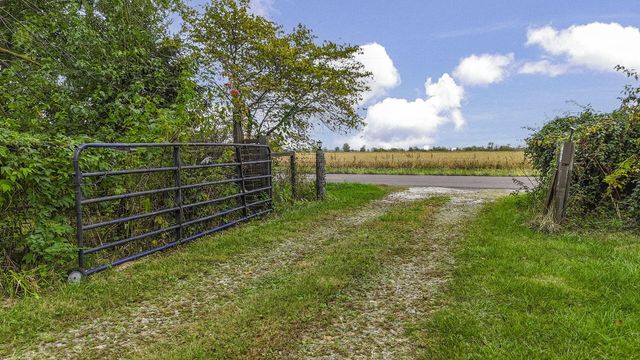 10450 E HWY CC, Centralia, MO 65240