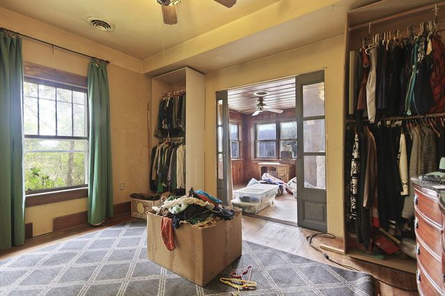 10450 E HWY CC, Centralia, MO 65240