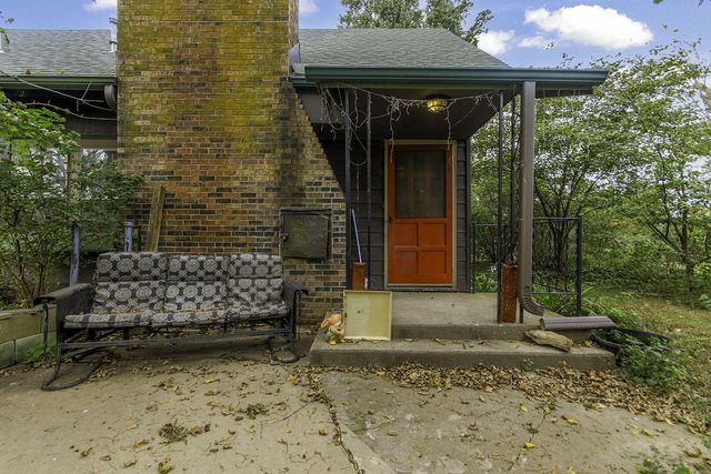 10450 E HWY CC, Centralia, MO 65240