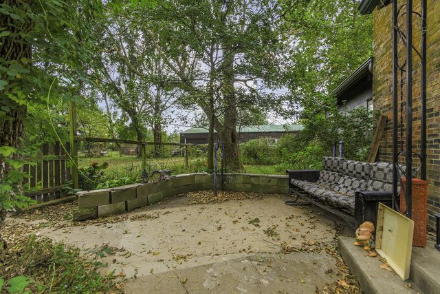 10450 E HWY CC, Centralia, MO 65240