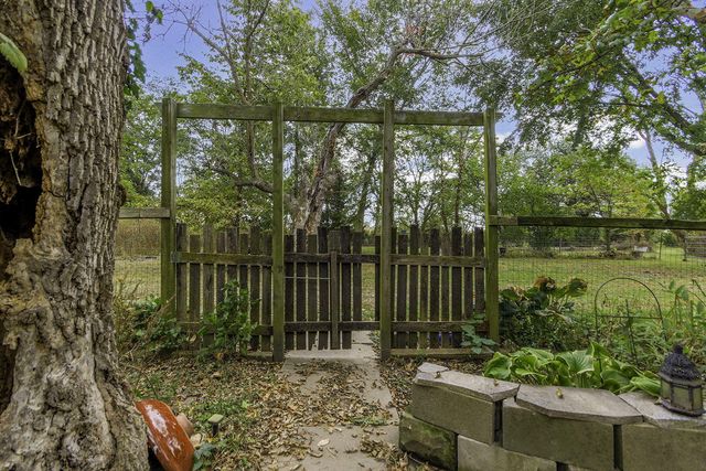 10450 E HWY CC, Centralia, MO 65240