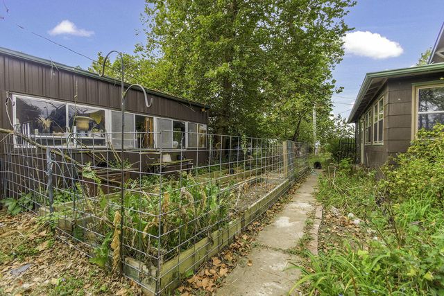 10450 E HWY CC, Centralia, MO 65240