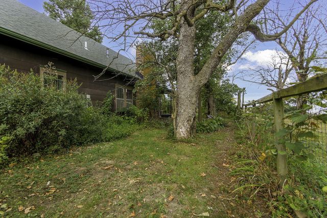 10450 E HWY CC, Centralia, MO 65240