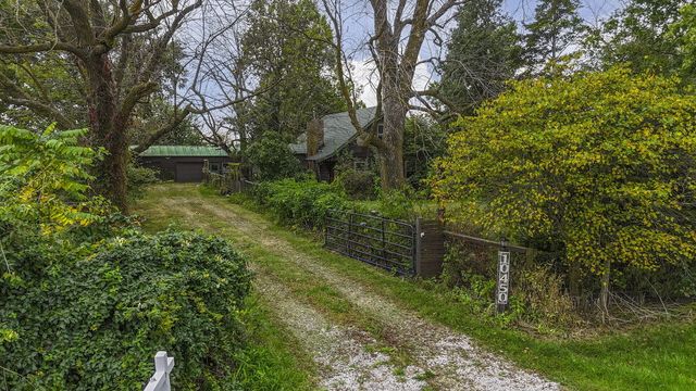 10450 E HWY CC, Centralia, MO 65240