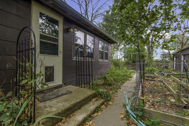 10450 E HWY CC, Centralia, MO 65240