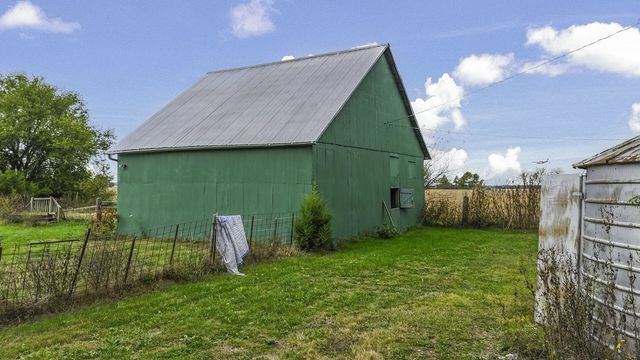 10450 E HWY CC, Centralia, MO 65240