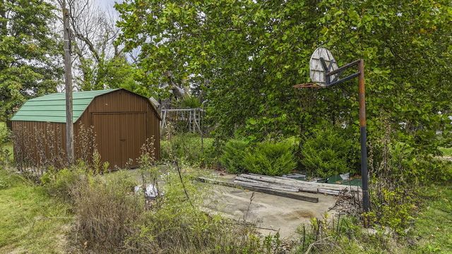 10450 E HWY CC, Centralia, MO 65240