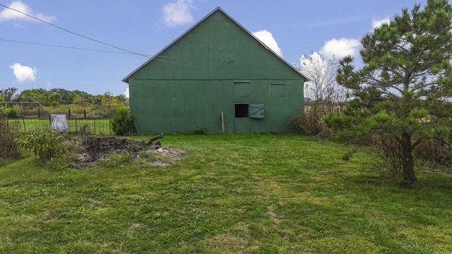 10450 E HWY CC, Centralia, MO 65240