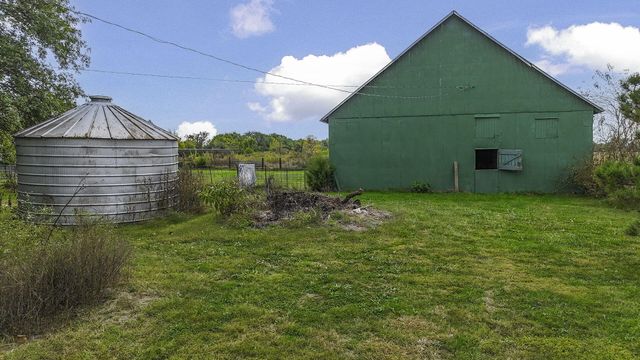 10450 E HWY CC, Centralia, MO 65240