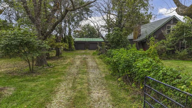 10450 E HWY CC, Centralia, MO 65240