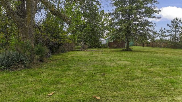 10450 E HWY CC, Centralia, MO 65240