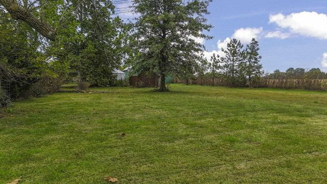 10450 E HWY CC, Centralia, MO 65240