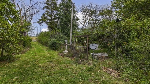 10450 E HWY CC, Centralia, MO 65240