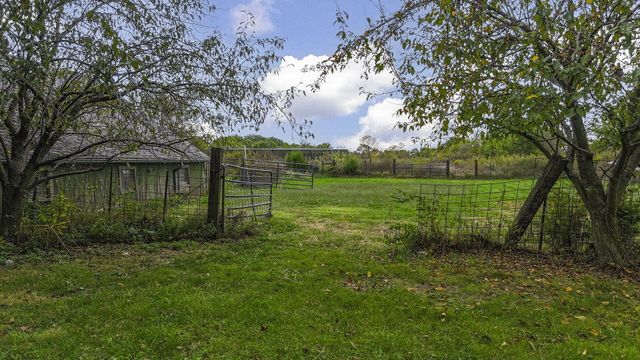 10450 E HWY CC, Centralia, MO 65240