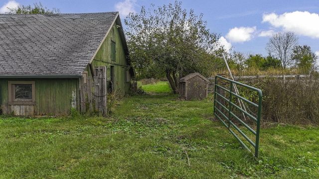 10450 E HWY CC, Centralia, MO 65240