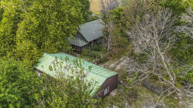 10450 E HWY CC, Centralia, MO 65240